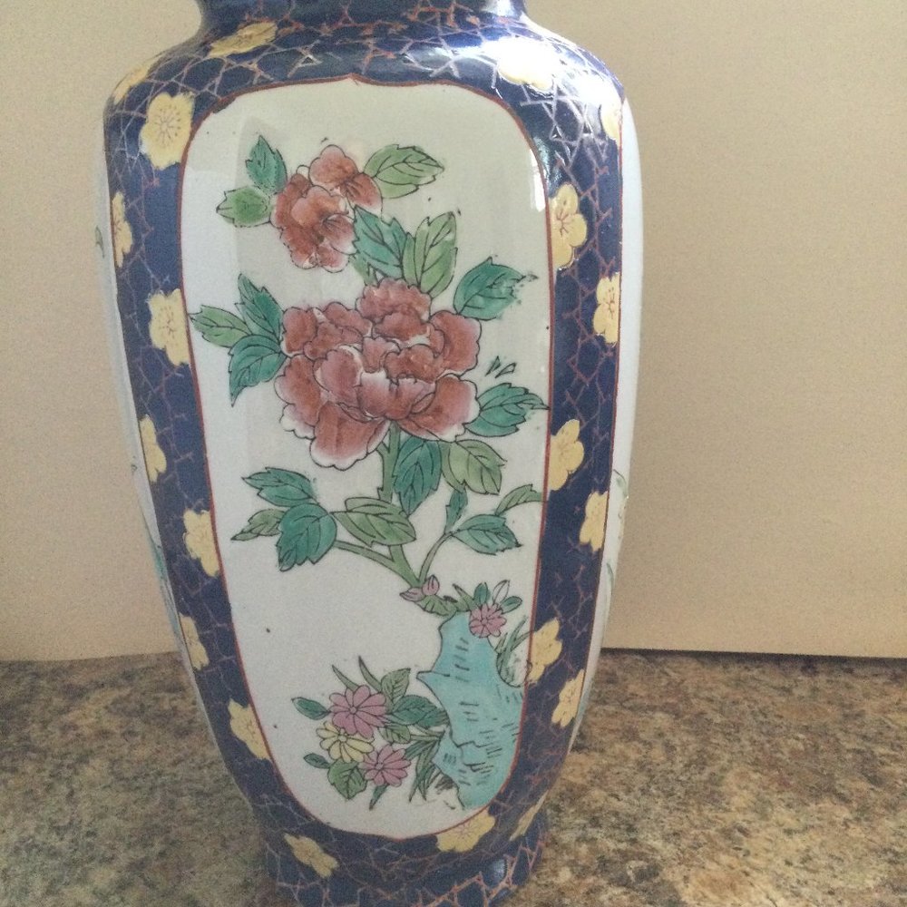 Beautiful 12" vintage  porcelain Oriental Asian Vase floral